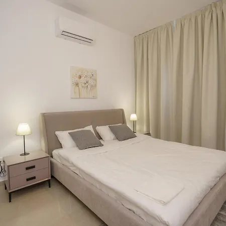 Kalamon Luxury 105 W Pool & Gym