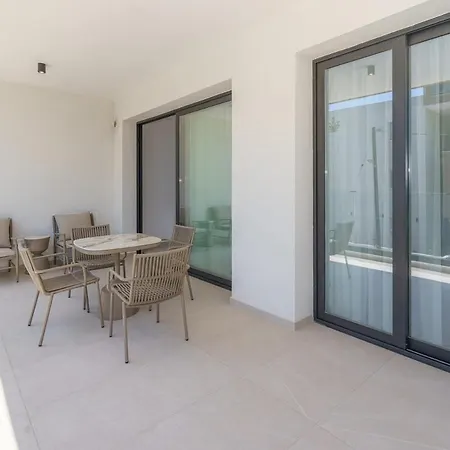 Kalamon Luxury 105 W Pool & Gym Livadhia