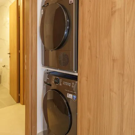 Kalamon Luxury 105 W Pool & Gym Apartman