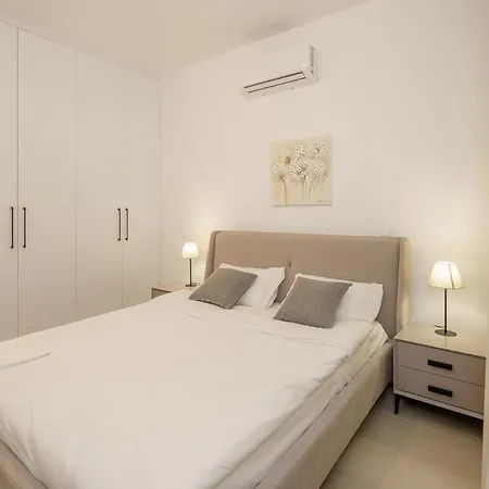 Kalamon Luxury 105 W Pool & Gym *