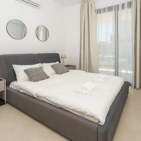 Kalamon Luxury 105 W Pool & Gym Livadhia