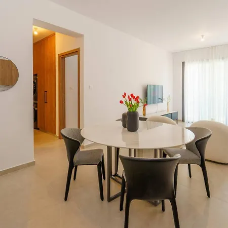 Kalamon Luxury 105 W Pool & Gym *