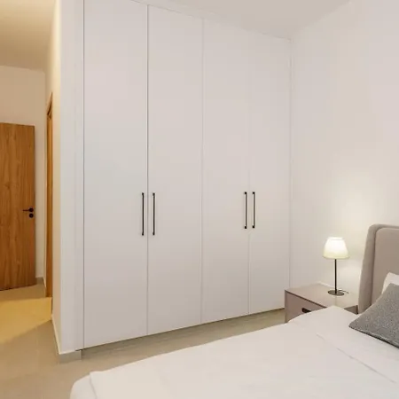 Kalamon Luxury 105 W Pool & Gym Livadhia