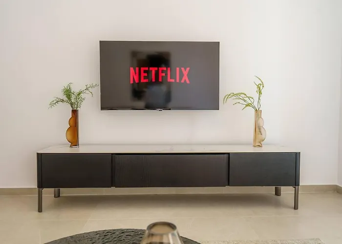 Daire Kalamon Luxury 105 W Pool & Gym Livadhia