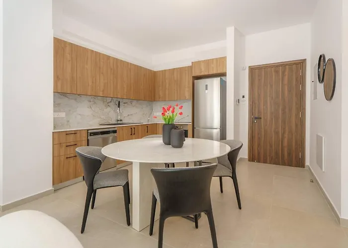 Daire Kalamon Luxury 105 W Pool & Gym