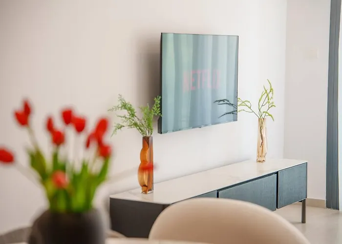 Daire Kalamon Luxury 105 W Pool & Gym Livadhia