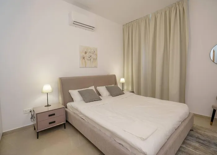 Kalamon Luxury 105 W Pool & Gym Daire Livadhia