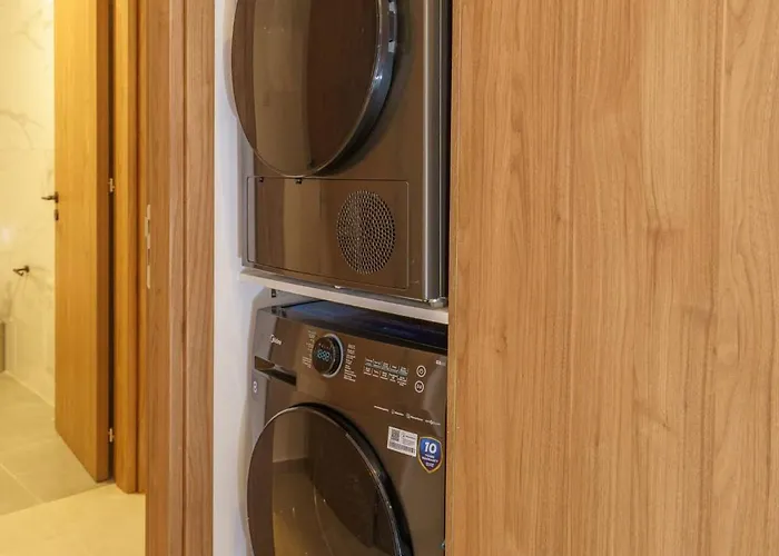 Kalamon Luxury 105 W Pool & Gym Daire