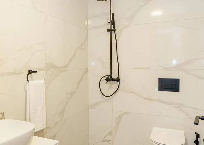 Kalamon Luxury 105 W Pool & Gym Daire *