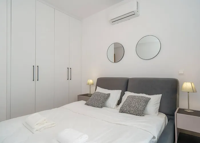 Kalamon Luxury 105 W Pool & Gym Daire Livadhia