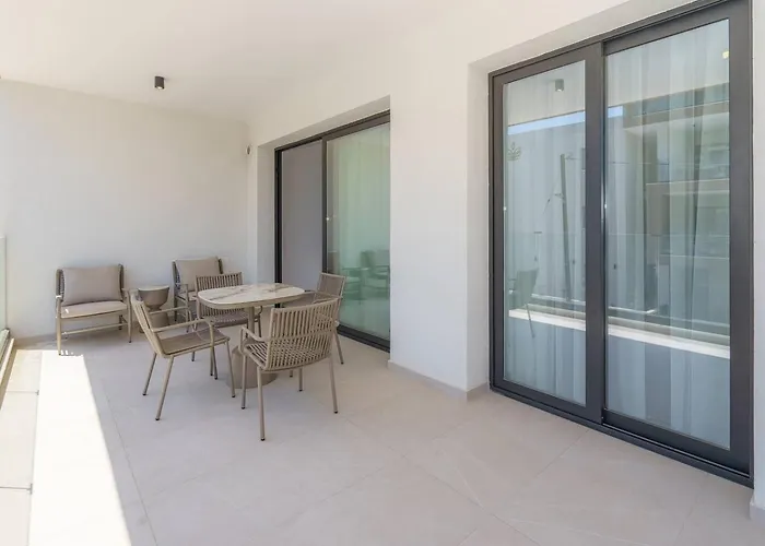 Daire Kalamon Luxury 105 W Pool & Gym